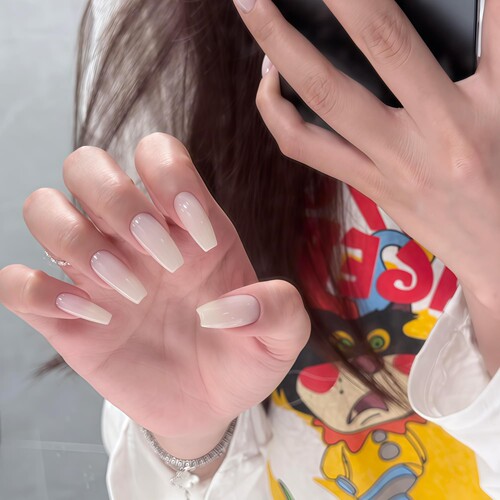 高级感纯色乳白短圆穿戴式美甲成品纯手工清透感裸色美甲杏仁甲片