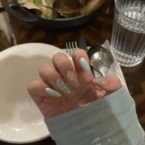 薄荷绿极光亮片猫眼手工穿戴甲成品高级清冷感显白辣妹美甲贴片