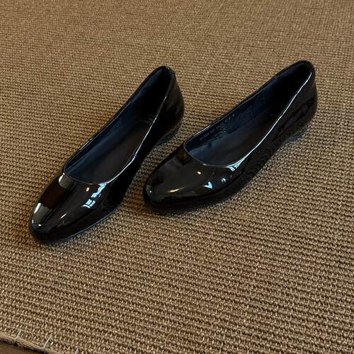 意大利Corso Venezia~圆头黑色漆皮浅口单鞋女春夏百搭通勤一脚蹬