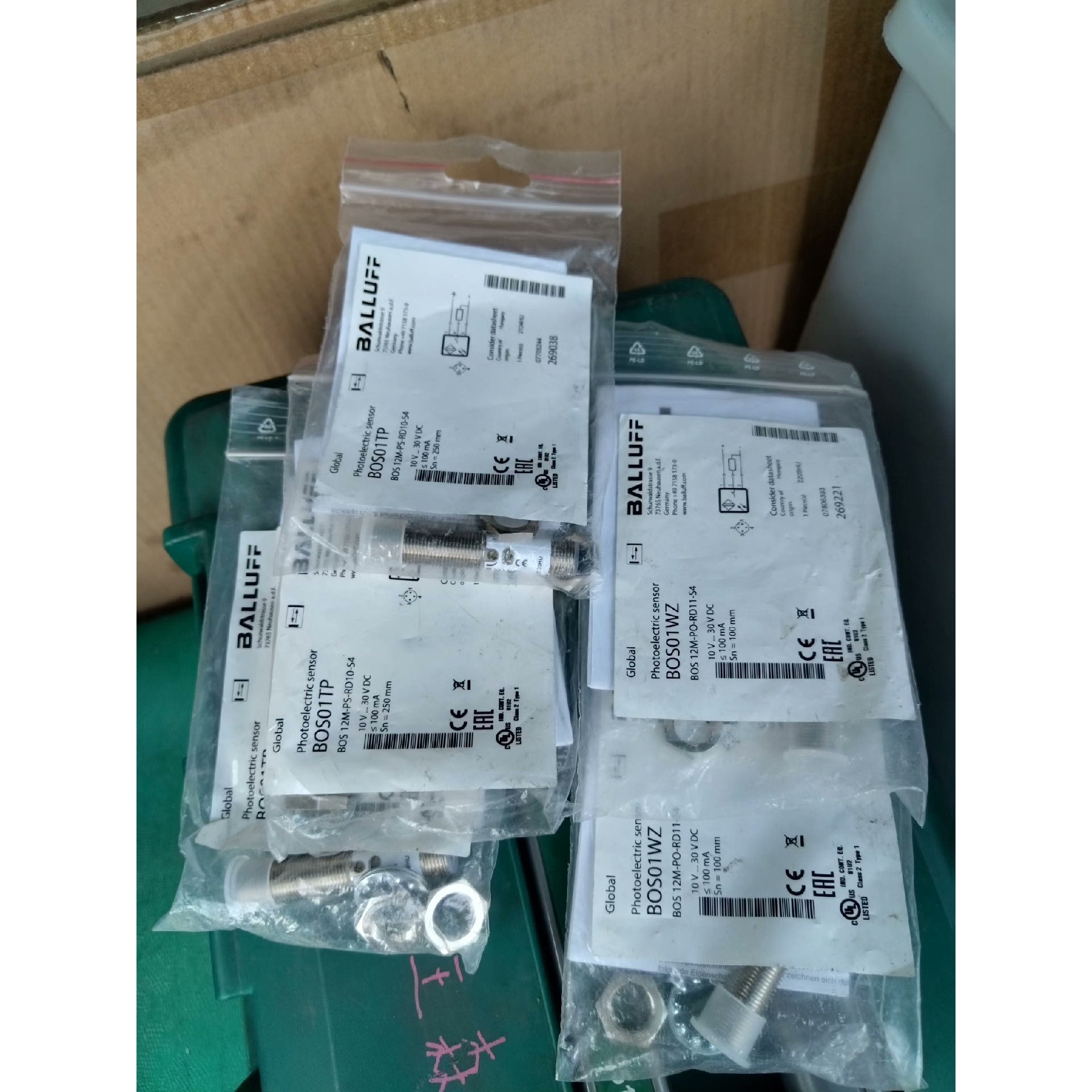 巴鲁夫接近开关全新五个.型号bos01tp三个01w2二个.