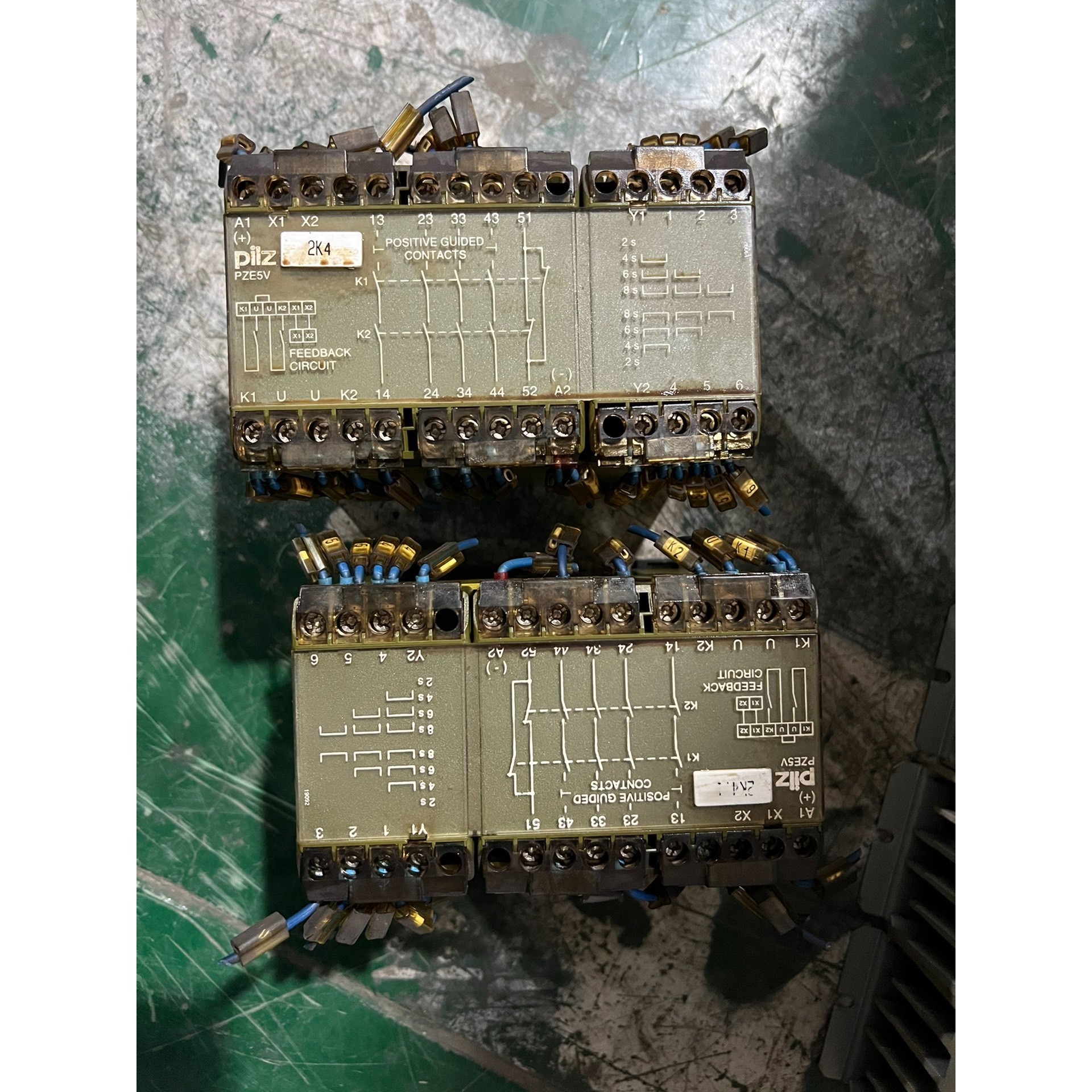 德国皮尔兹安全继电器PZE5V 8sec 4S/1O