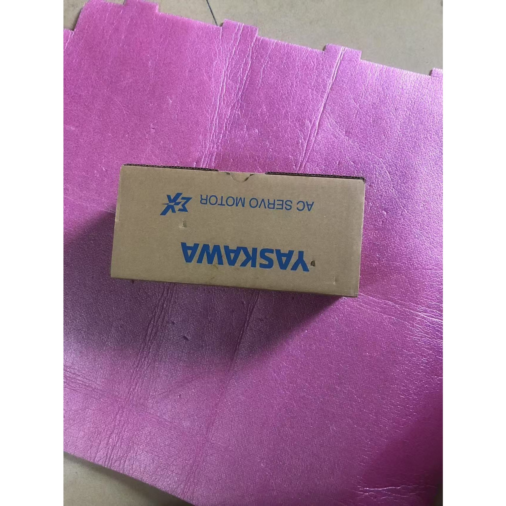 安川伺服电机,型号SGMXJ-04AUA6EC2,全新原装正