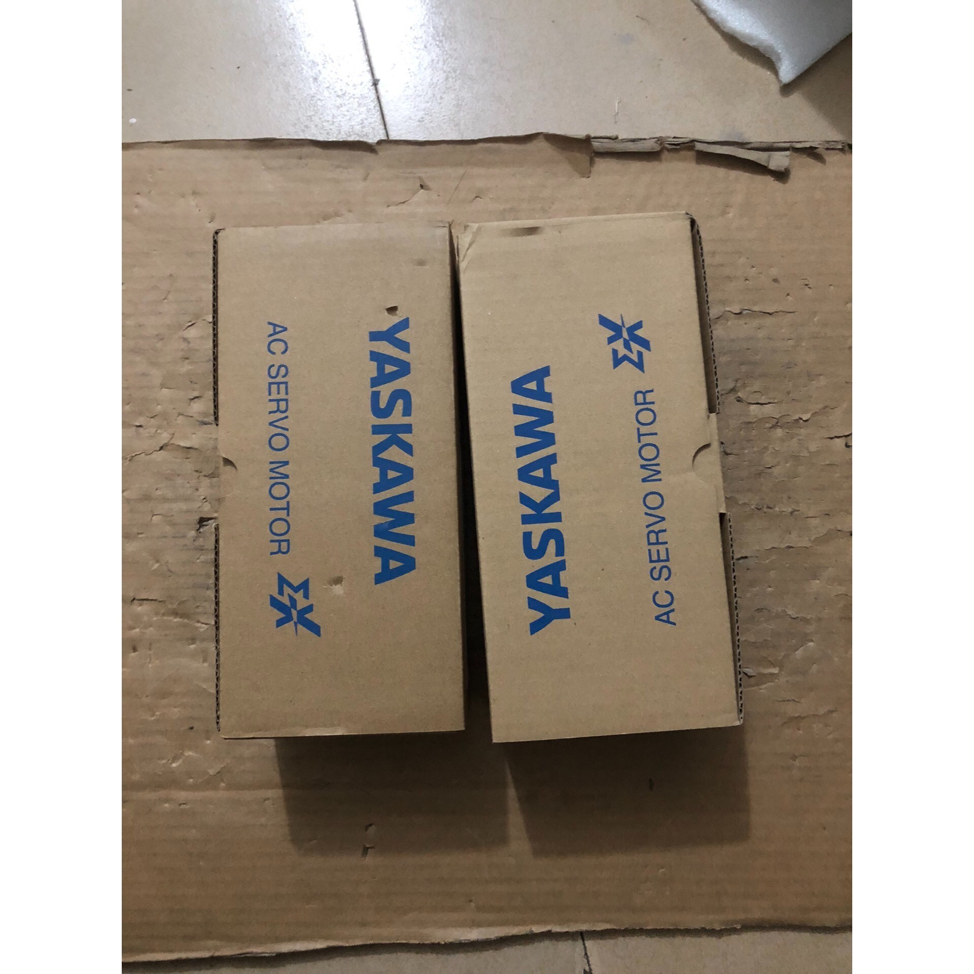 全新安川伺服电机SGMXJ-04AUA6EC2或