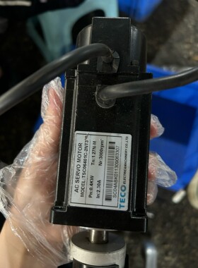 东元伺服电机型号TSC06041C-2NT3,成色漂亮,手上