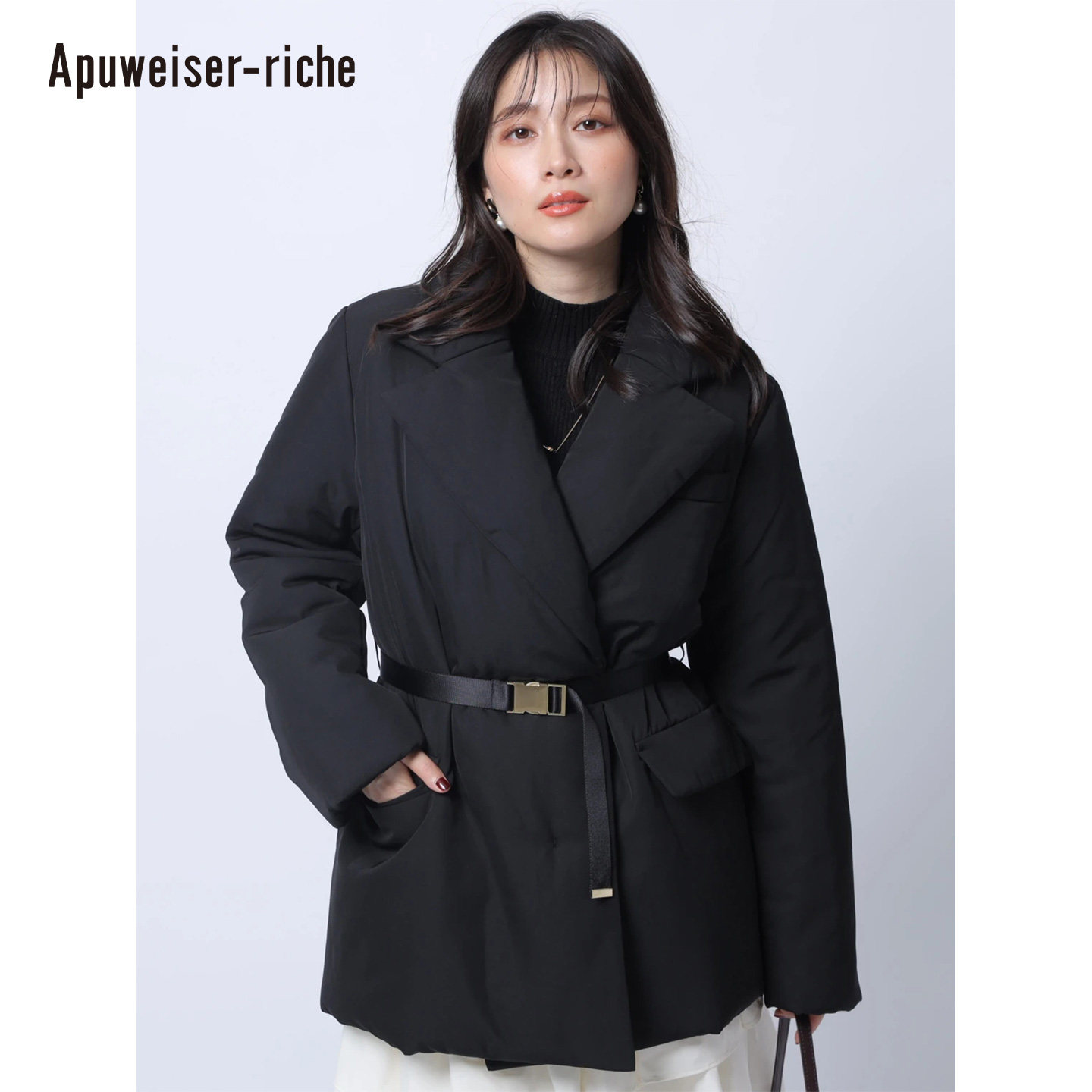 Apuweiser-richeQ秋冬新品 大翻领附腰带棉服25424680