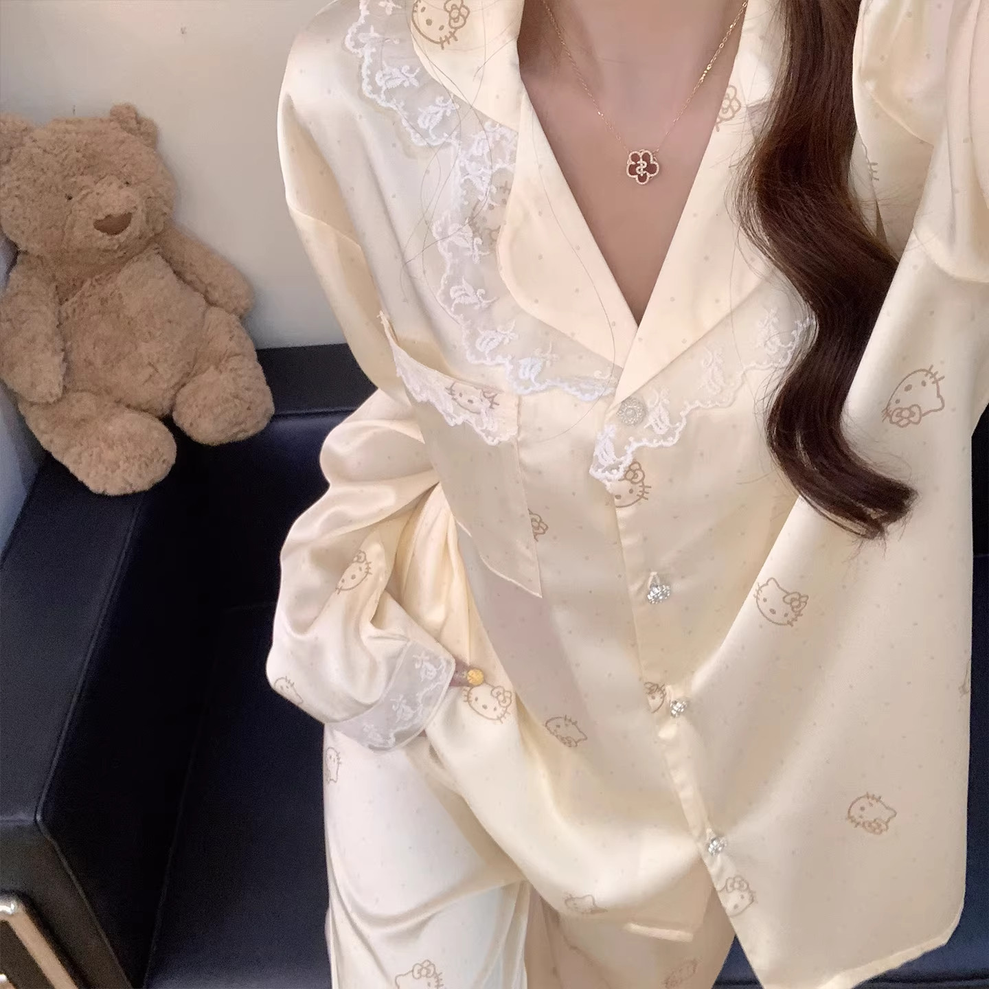 英国DHWA冰丝睡衣女春秋季长袖可爱波点小猫自带胸垫可外穿家居服
