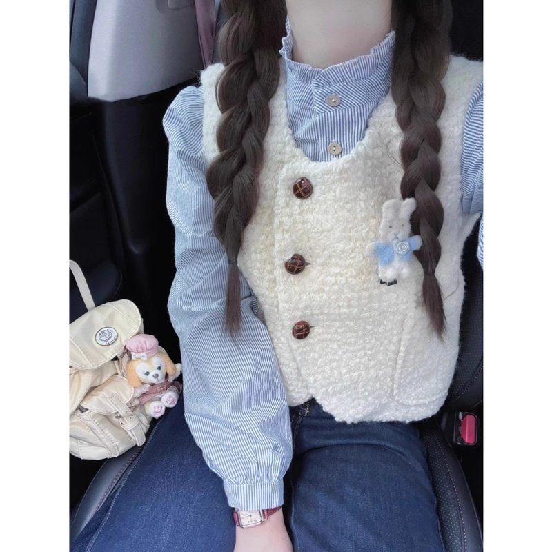 英国DHWA小香风羊羔毛针织开衫马甲女秋冬甜美小个子短款坎肩背心