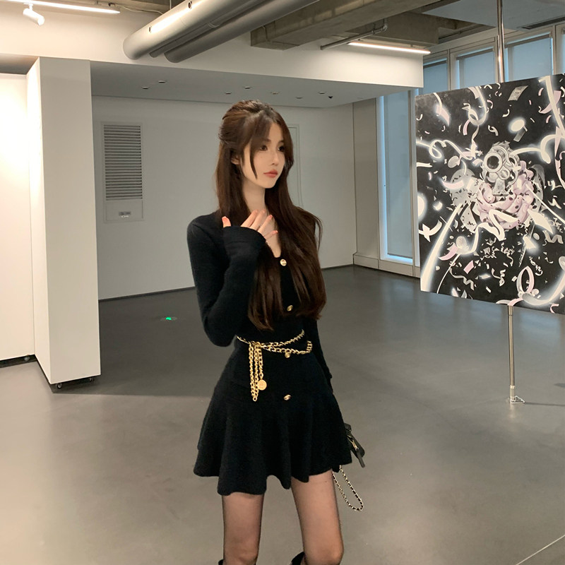 英国DHWA设计感毛衣裙女春秋修身显瘦小众性感短款针织连衣裙