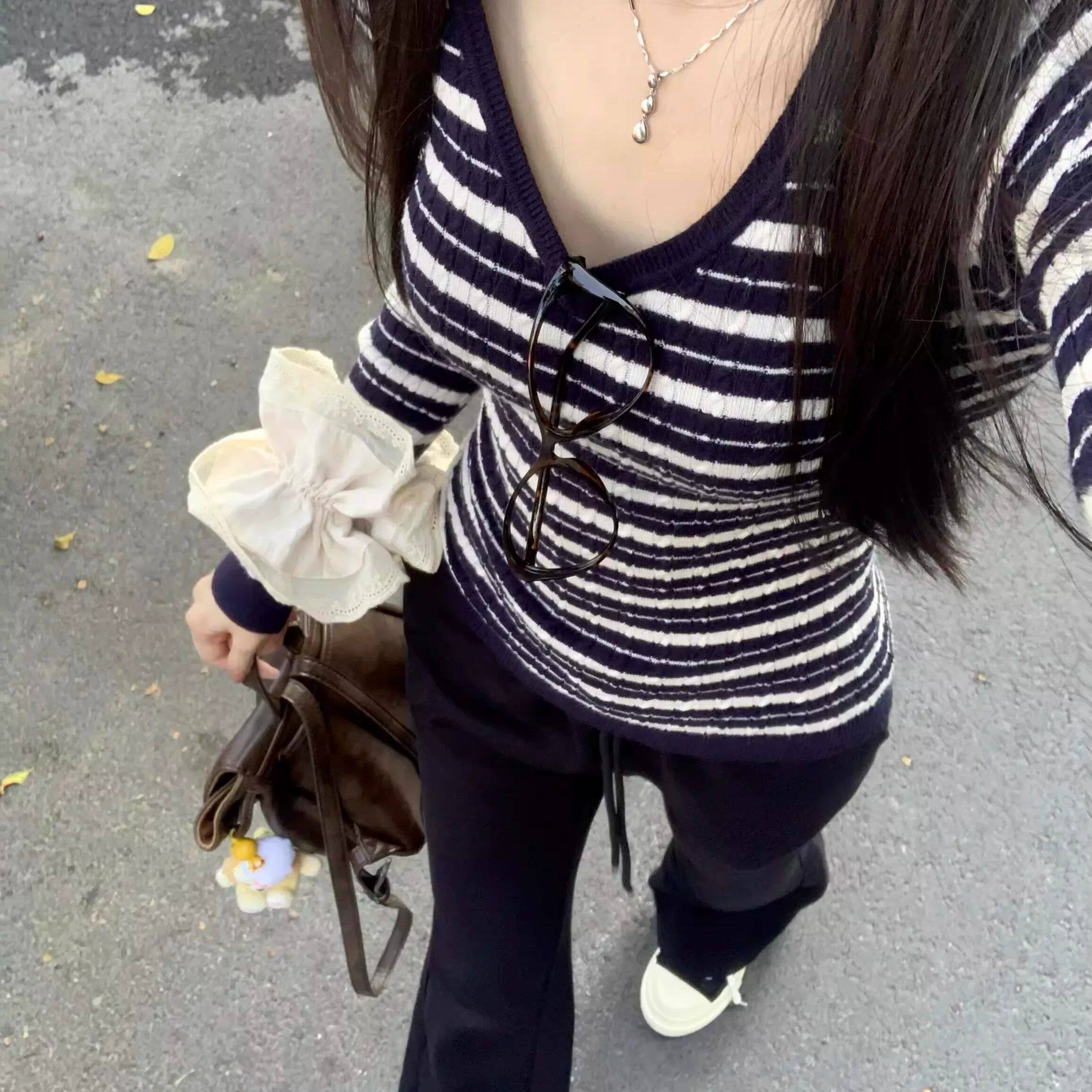 米兰风MDCW蓝白条纹V领针织衫女2026春秋新款美式修身显瘦短上衣