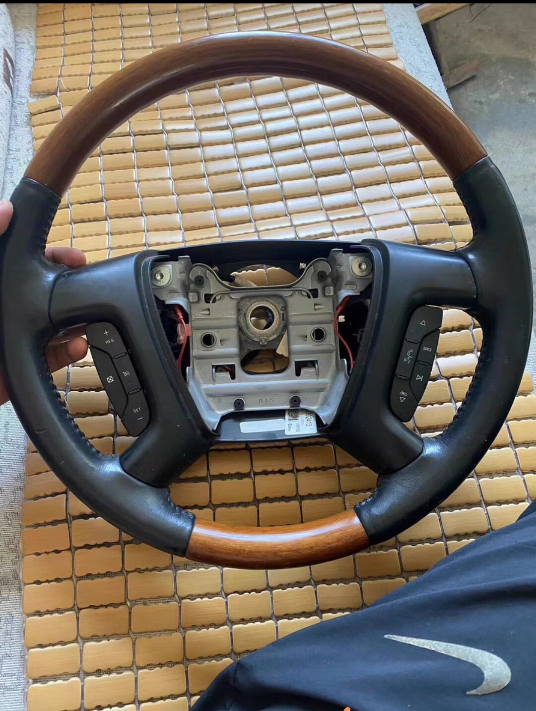 别克荣御昂科雷手缝方向盘套半包围保留桃木原厂把套翻新通用gmc