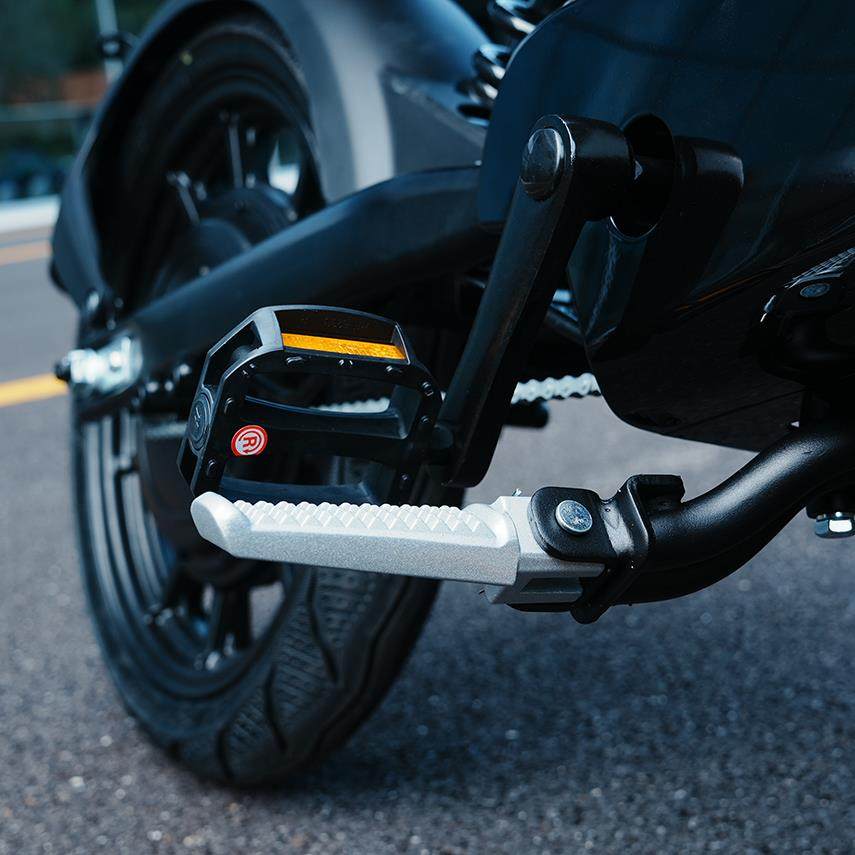 摩兽M03电动车脚踏板防滑前置脚蹬可活动魔兽电动脚踏车配件