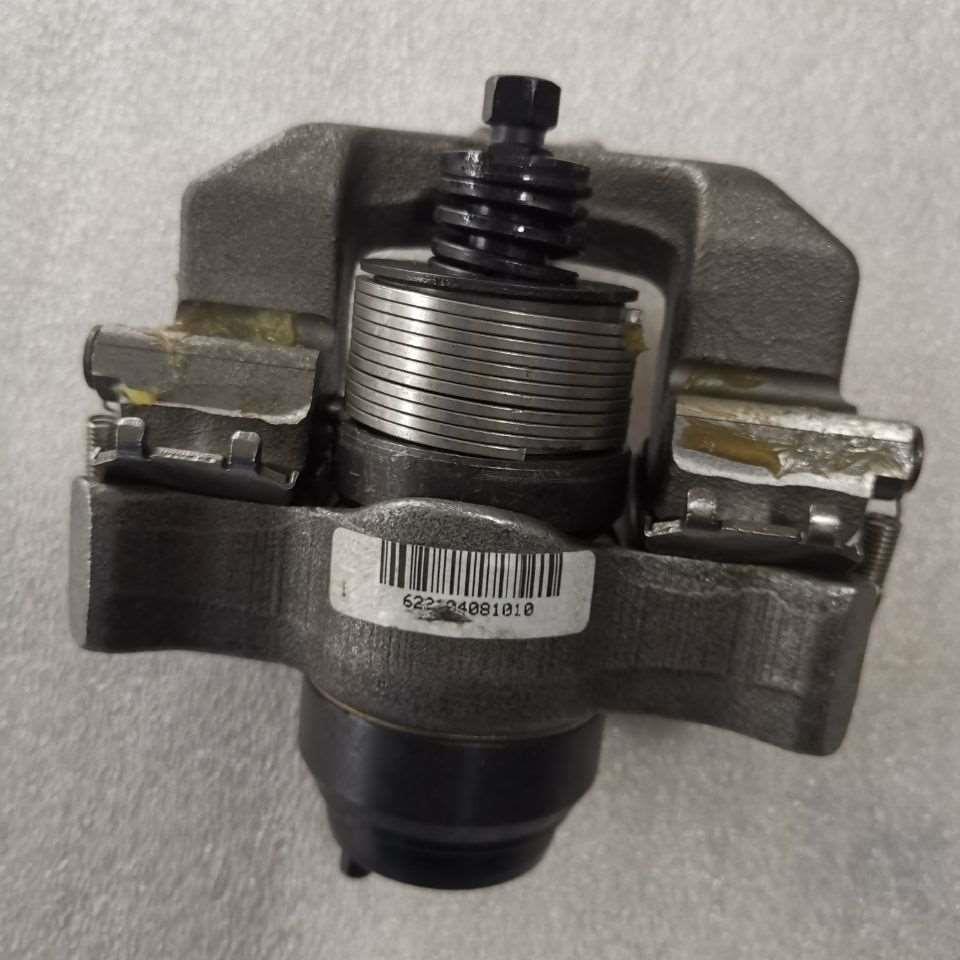 原装天龙天锦危化品运输车碟刹制动盘卡钳转轴总成AD04-090