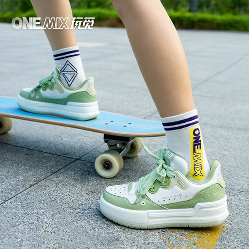 玩觅时尚百搭避震软弹板鞋情侣款