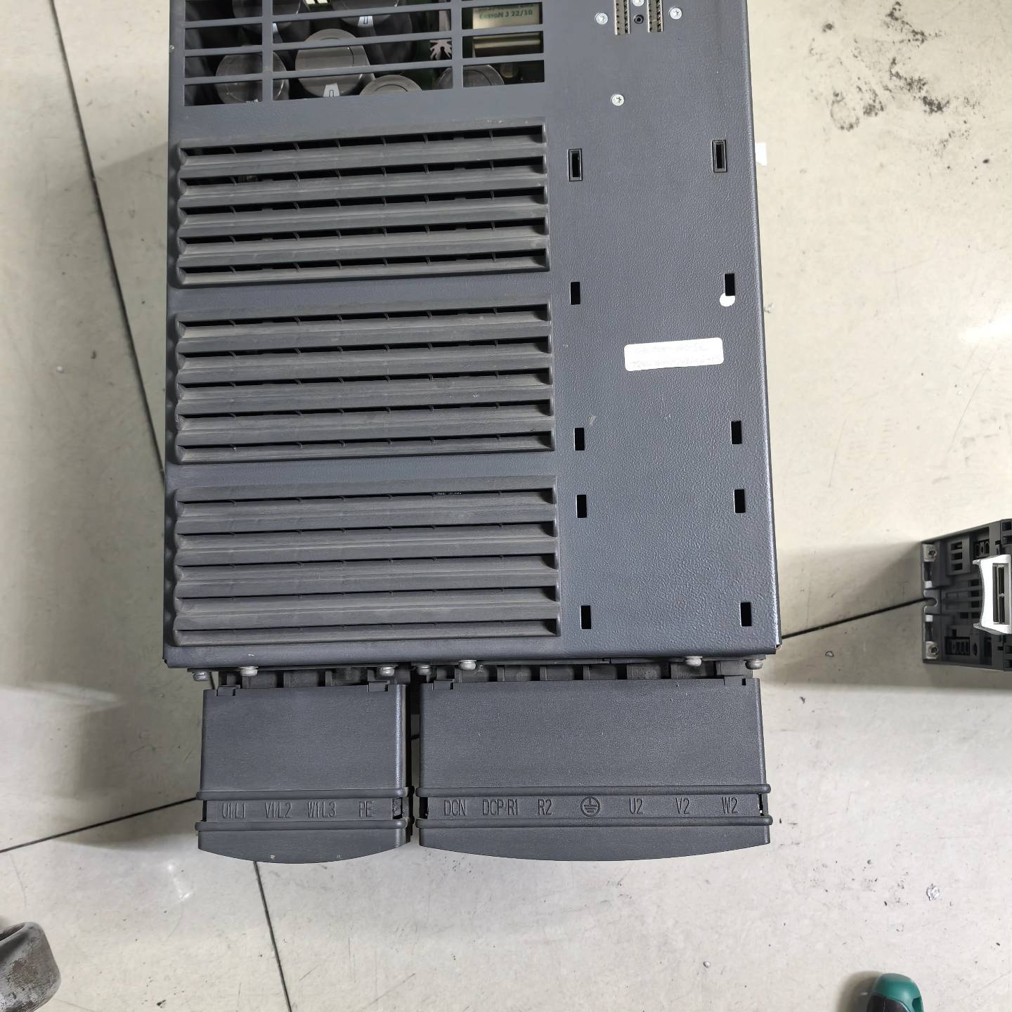可维修西门子340变频器6SL3210-1SE27-5UA0，成色议价