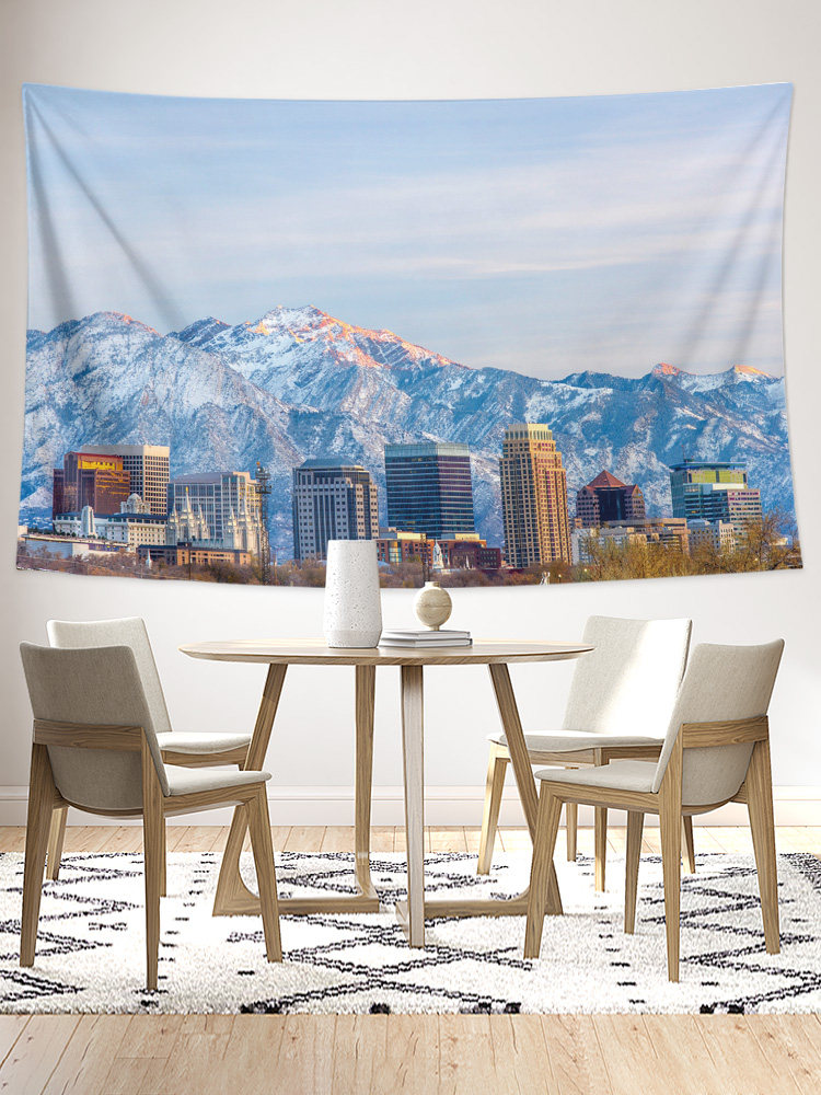 미국 유타주 솔트레이크시티에 있는 창의적인 거실 상점 침실 벽 장식 배경 천 포스터에 태피스트리 그림을 걸고 있습니다