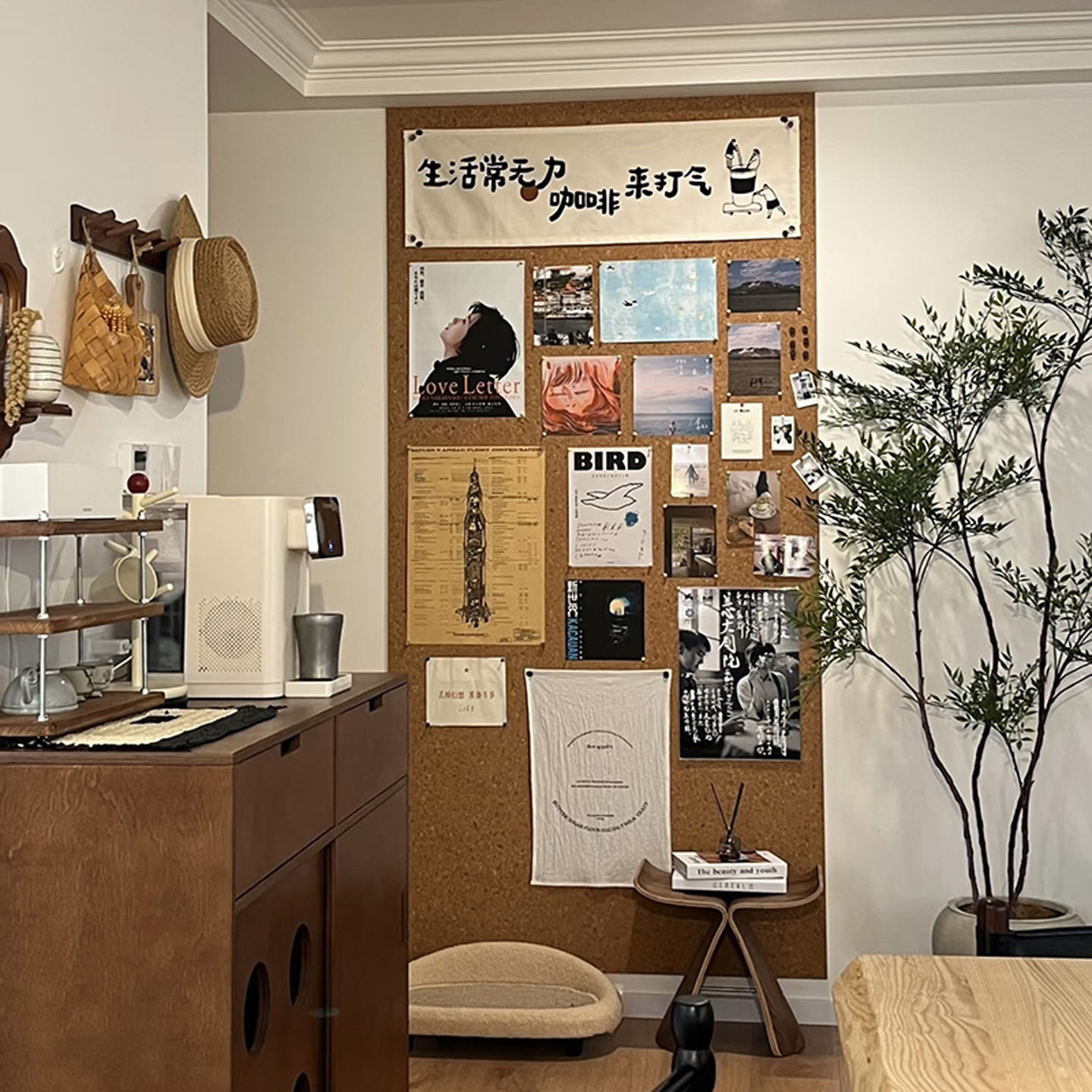 毛毡墙贴高级感墙面软木板展示板玄关照片墙客厅墙面布置白墙遮丑背景