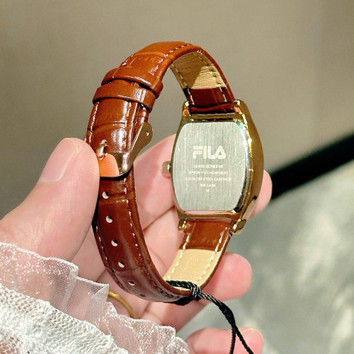FILA斐乐小酒桶轻奢小众复古手表