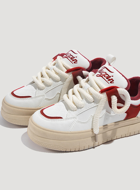 鮀品红色厚底板鞋女款2025秋冬新款原创面包鞋加绒休闲运动小白鞋