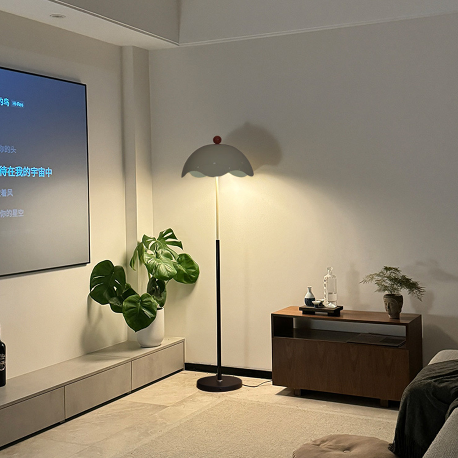 卧室复古奶油风酒店客厅沙发旁