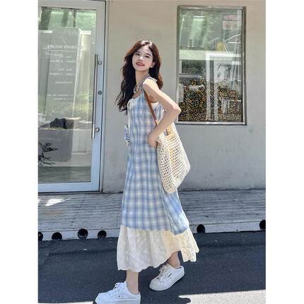 蓝色格子吊带裙连衣裙女2026新款夏季假两件海边穿搭裙子度假长裙