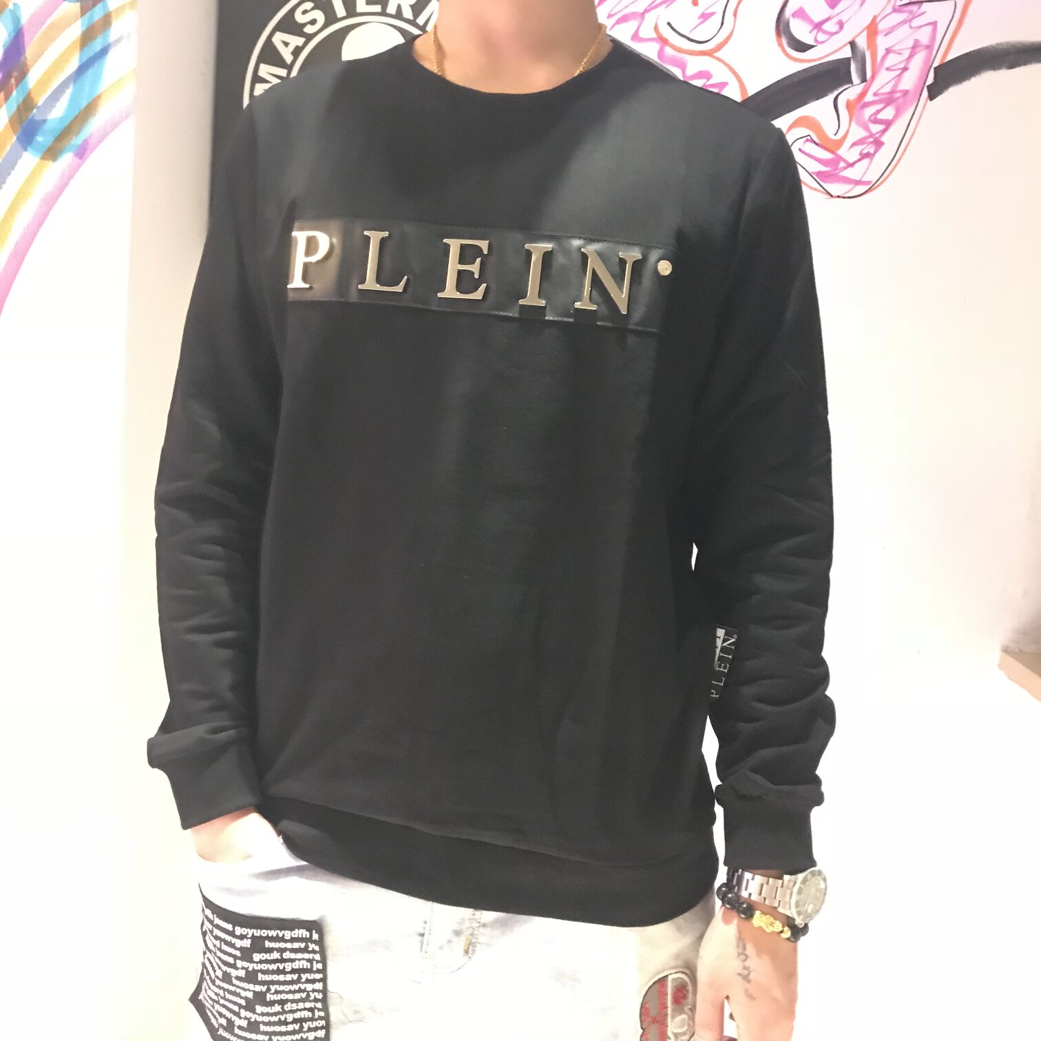 PP金属字母皮标薄套头毛衣菲利普