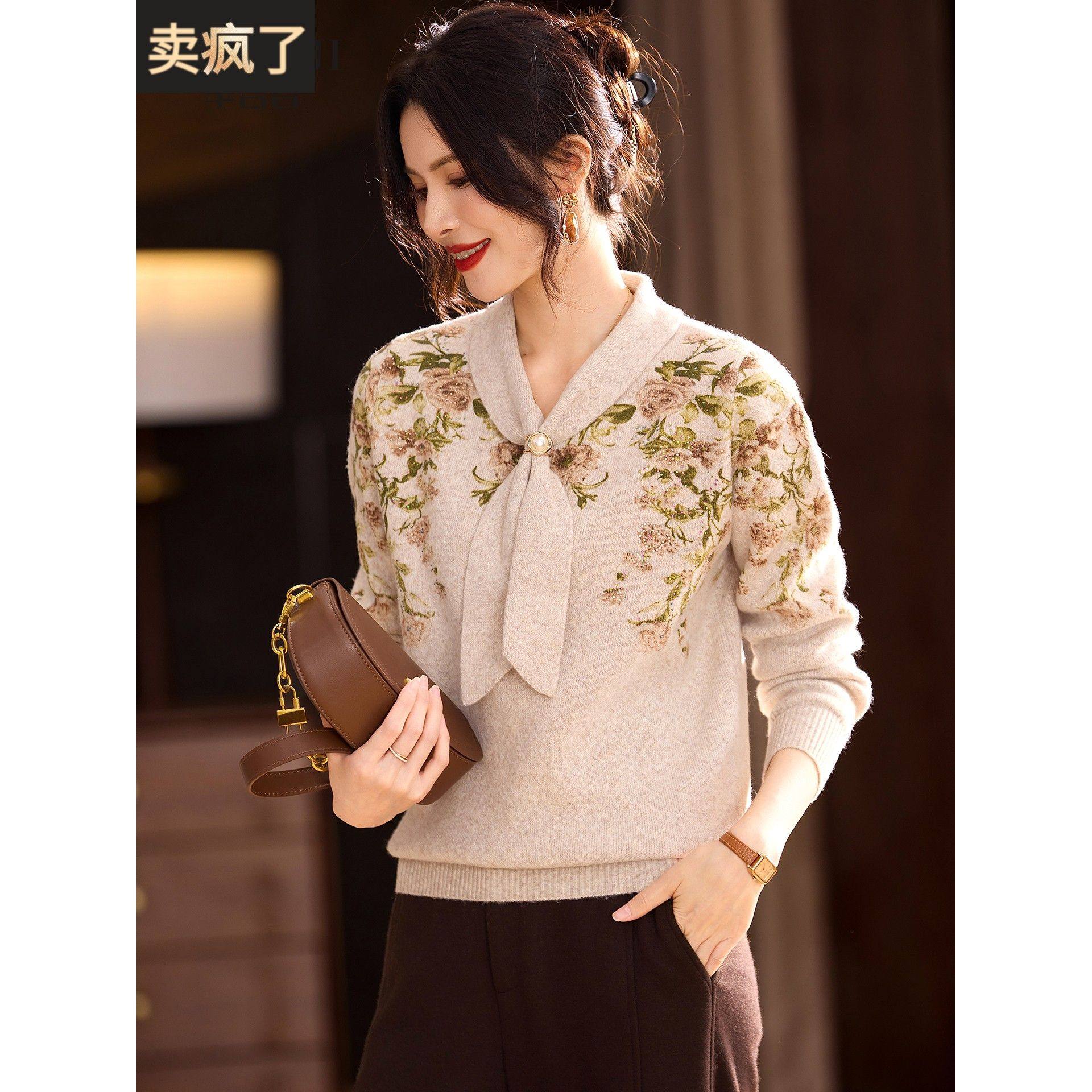 洋气妈妈毛衣冬装领结印花打底衫2025新款中老年女装内搭针织小衫