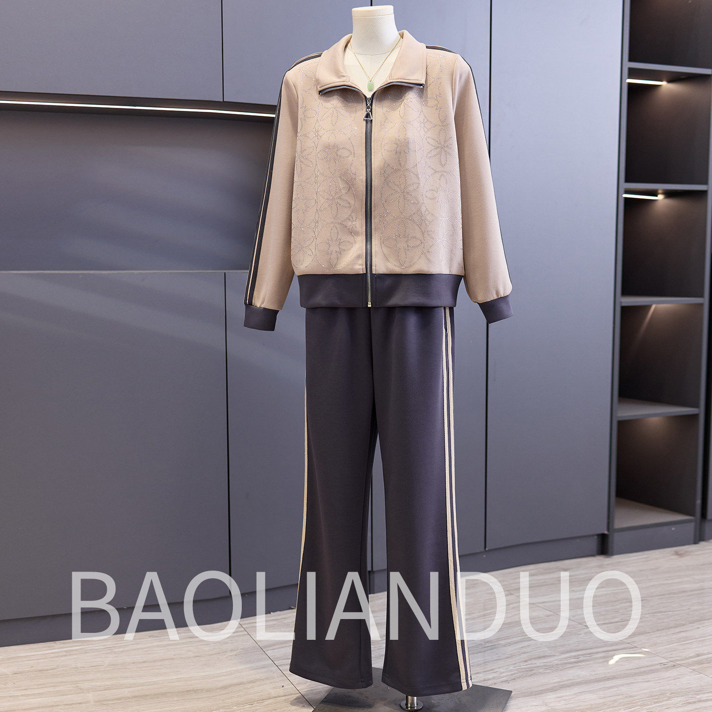 妈妈春装休闲运动服套装中年女装2026新款中老年春秋洋气翻领外套