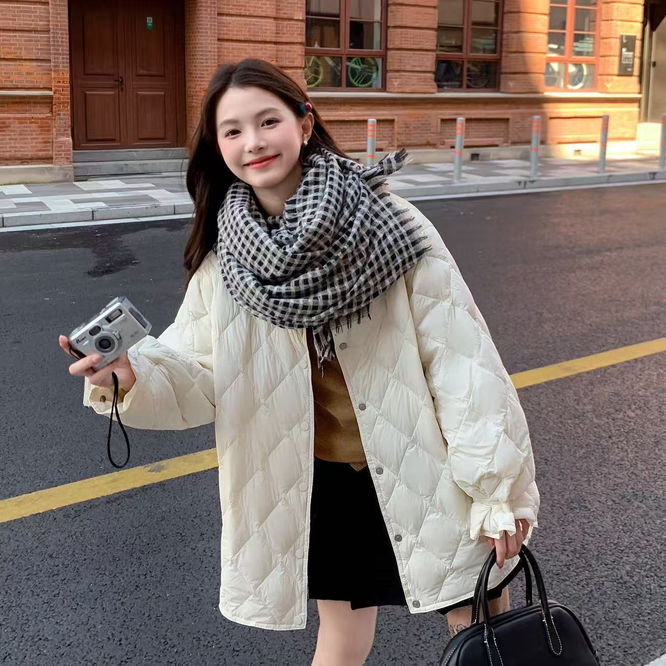 2025新款胖mm200斤加肥加大码90绒菱形格羽绒服女中长款外套保暖