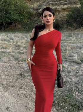 XY24529秋季2025新款 欧美风气质性感修身斜肩缩褶单袖款连衣裙女