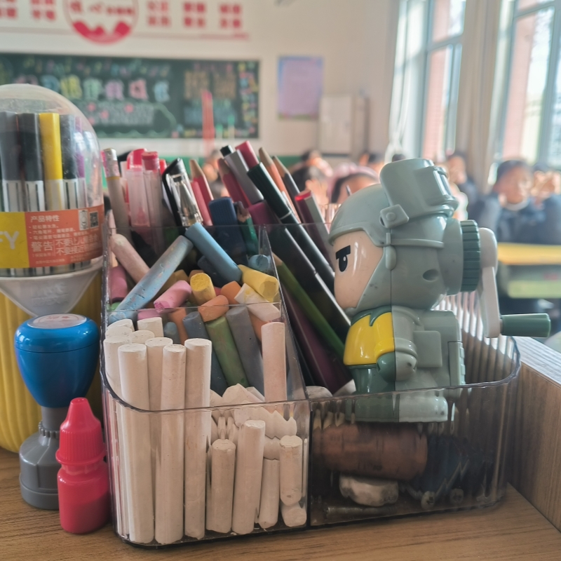 教师讲台粉笔收纳盒分格透明整理