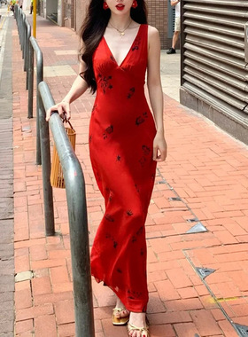 蔷薇 红色v领吊带连衣裙女夏收腰包臀度假裙长款