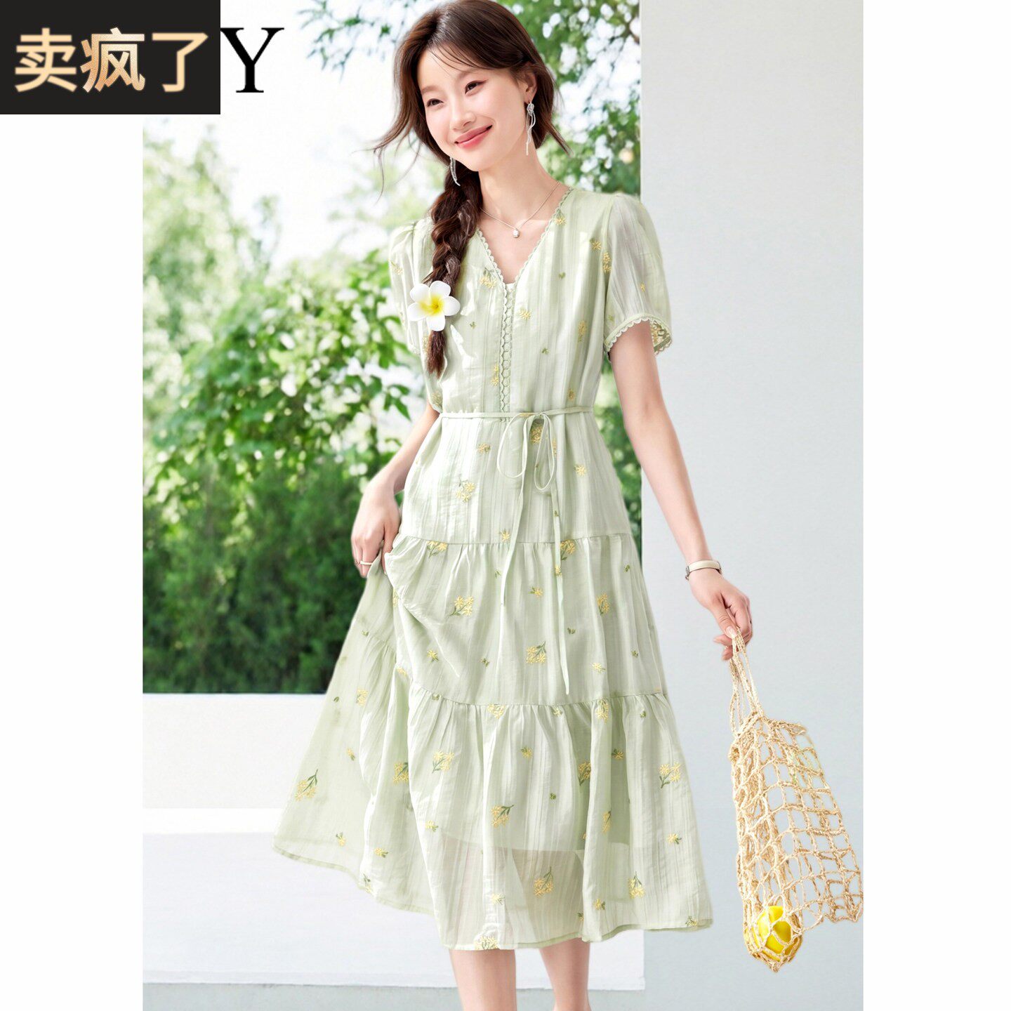 2026夏季新款优雅小清新花朵刺绣洋装过膝巨好看减龄V领裙子女