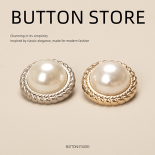 黑色纽扣扣子橘色配红色针织衫粉色彩色牛仔焦糖色羊绒皮衣奶油白