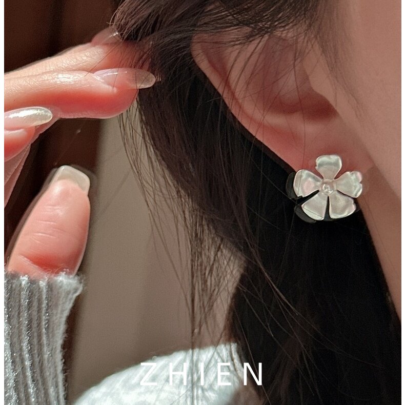 至恩S925纯银磨砂小花耳钉女日韩甜美简约镶嵌贝珠耳环高级感银饰