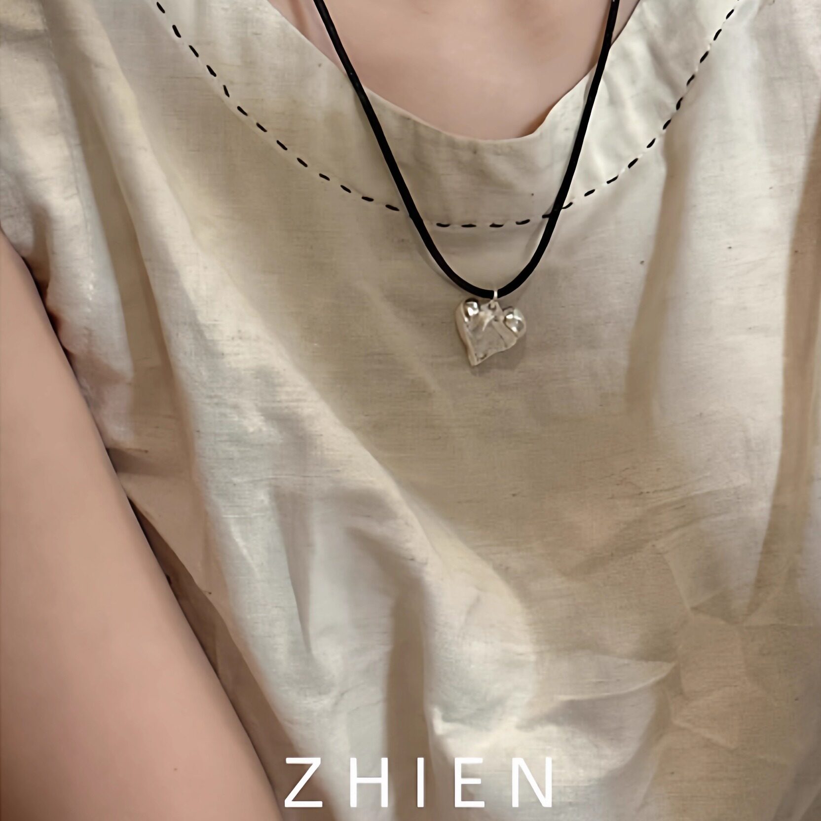 至恩【酷girl】925纯银爱心项链黑绳抽拉调节不规则设计熔岩心形