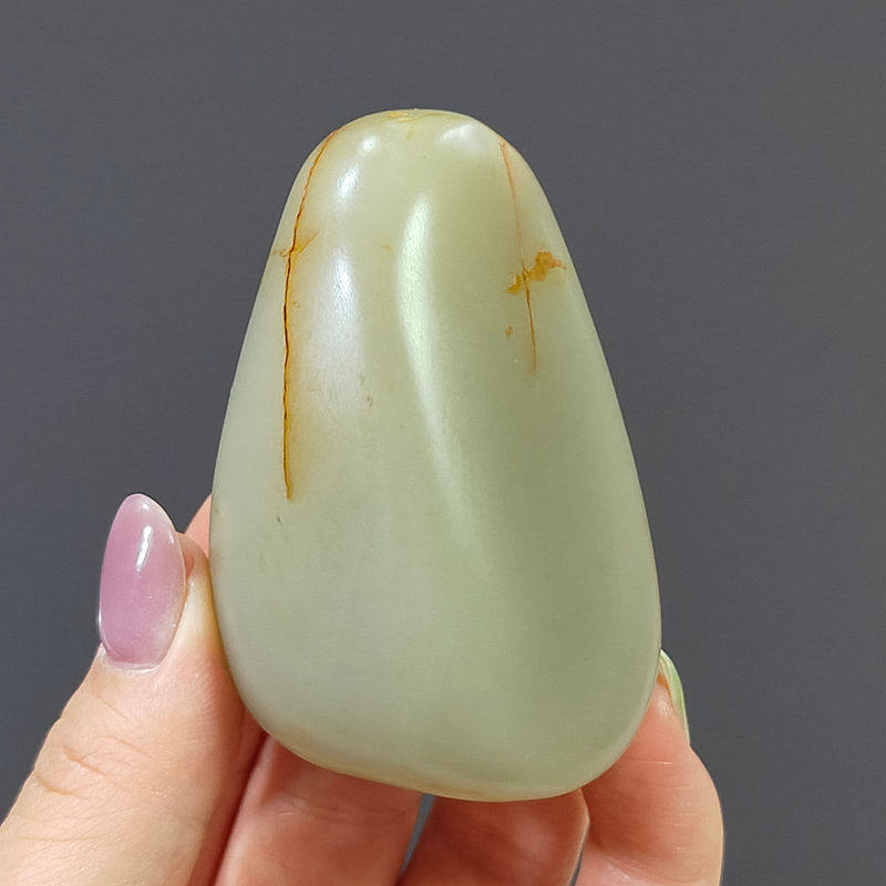 新疆青白玉籽料原石顺手把件玩料