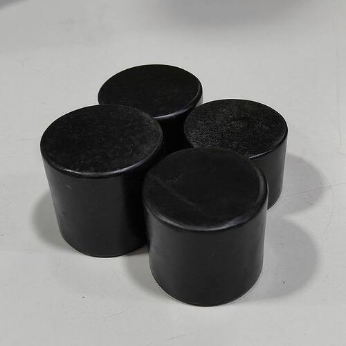 新疆黑青玉纯黑手镯芯边角料牌子