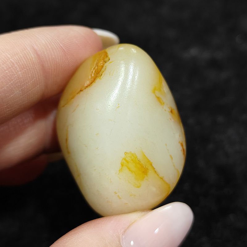 新疆和田玉籽料洒金皮白玉吊坠