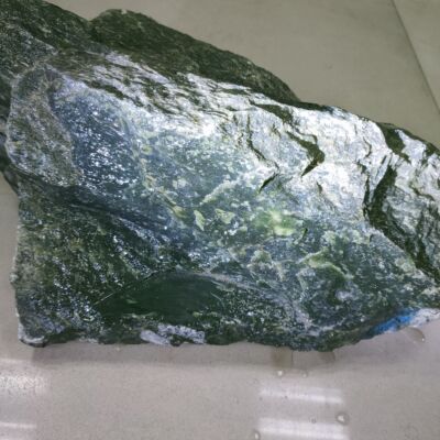 俄罗斯碧玉原石七号坑碧菠菜绿碧