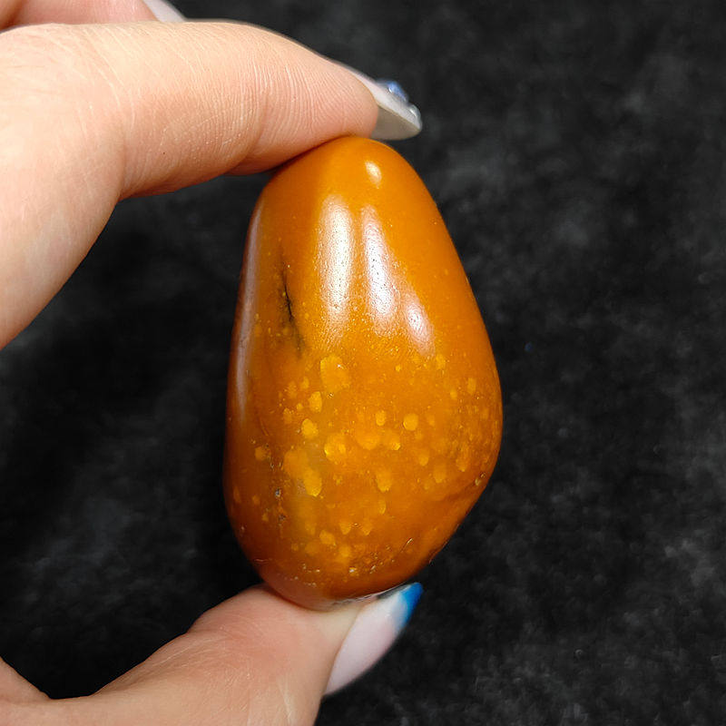新疆黄沁黄玉独籽把件玩料吊坠