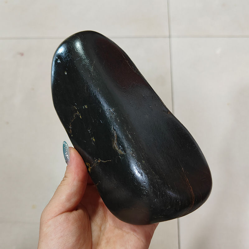 新疆黑青黑羊脂完整圆润摆件雕刻