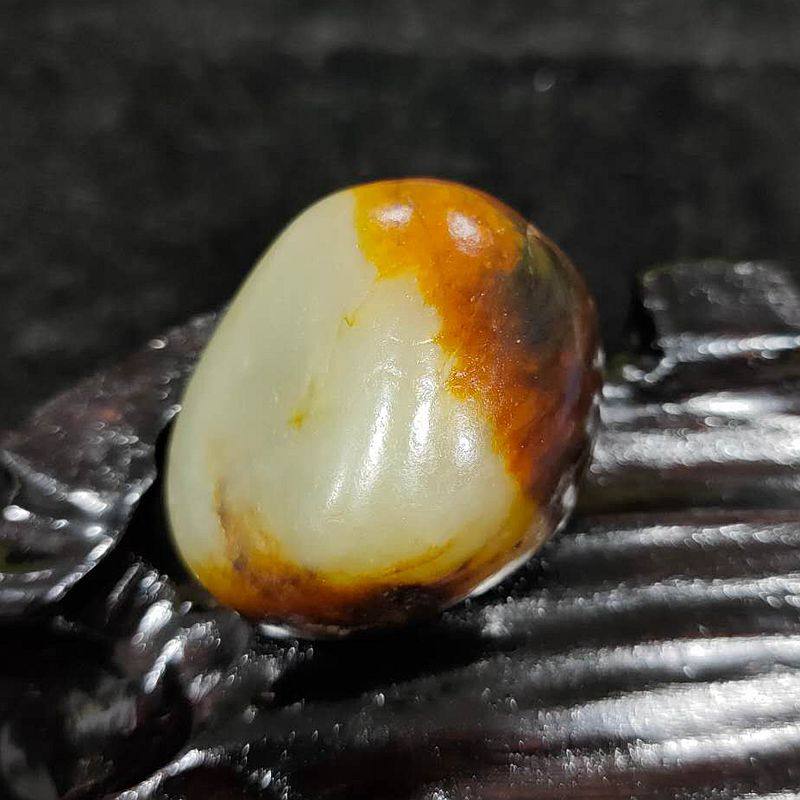 50克和田玉黑皮白玉籽料原石 枣红皮白玉真皮原籽独特吊坠可佩戴