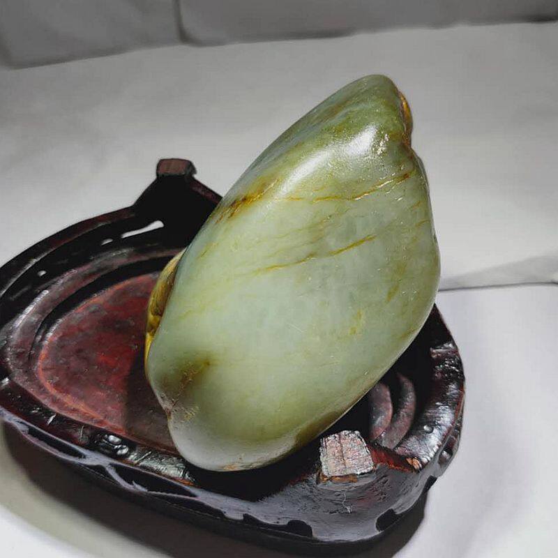 427克和田玉青白玉籽料原石真皮 翠青青白玉雕刻料翡翠色油润
