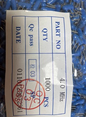 三脚陶瓷土黄色  4M ZTT4.0MG 3P 陶瓷晶振 Z4.00M