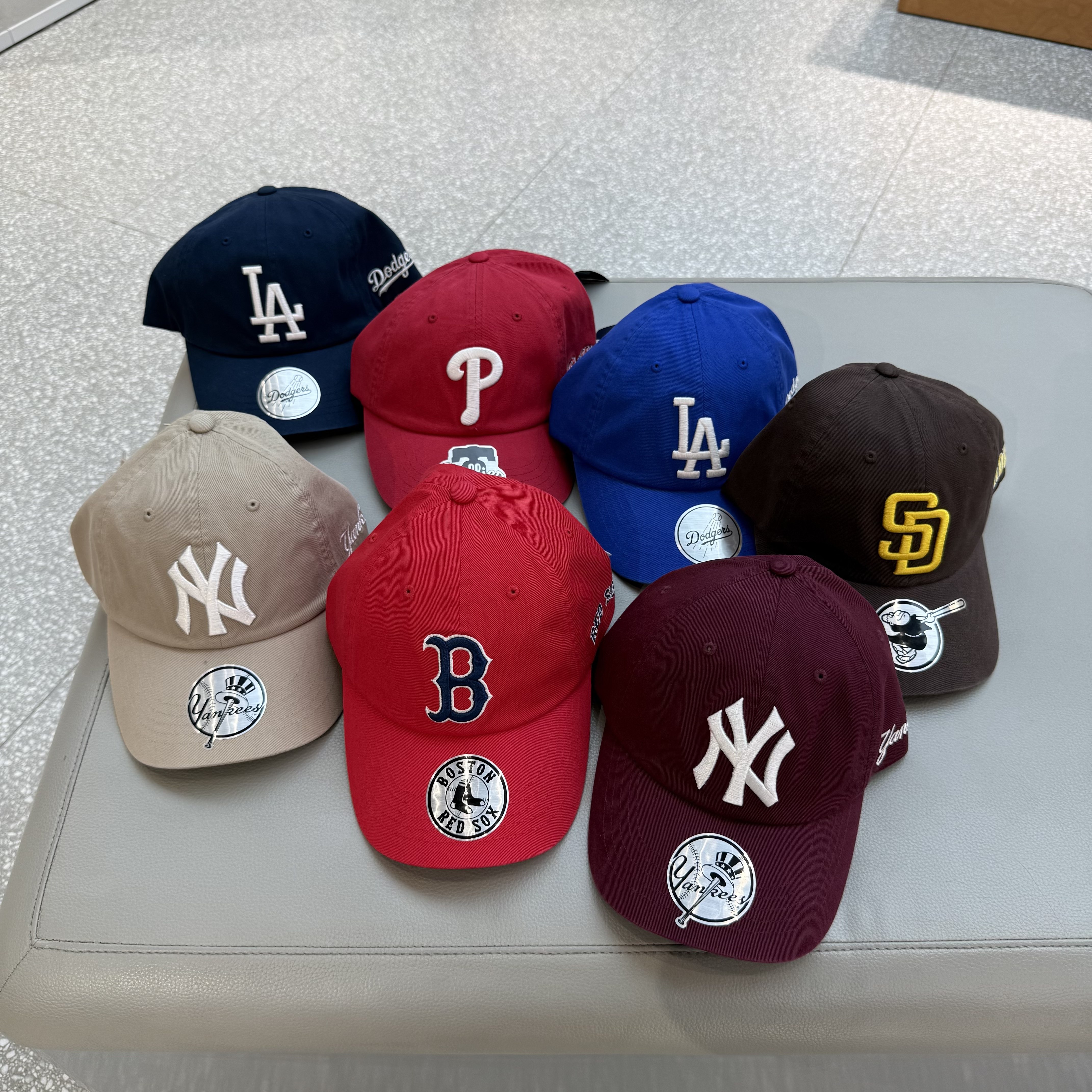 MLB  男女情侣时尚刺绣大标可调节软顶韩系棒球帽鸭舌帽3ACPB245N