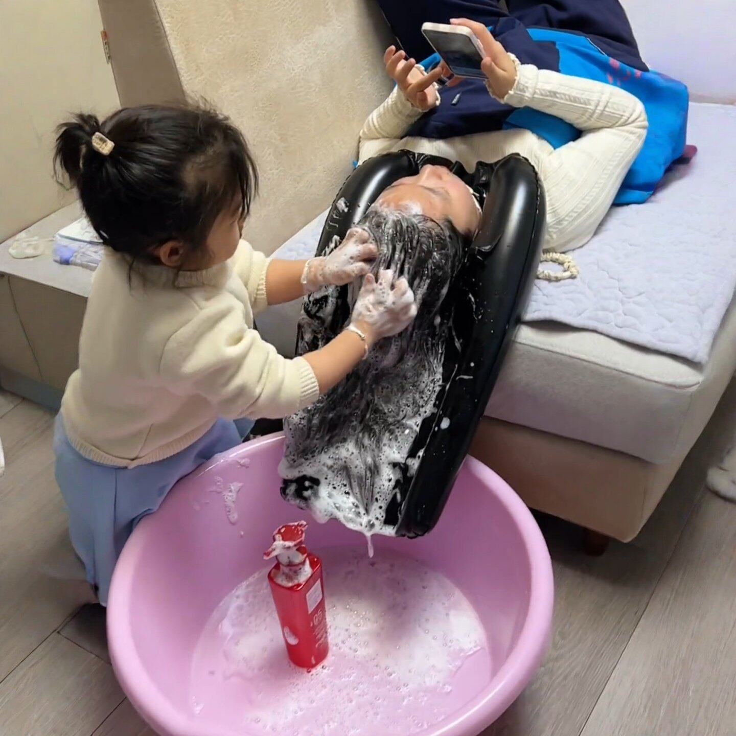 卧牀洗头神器充气平躺式可携式洗头槽家用孕妇月子不弯腰牀上洗头