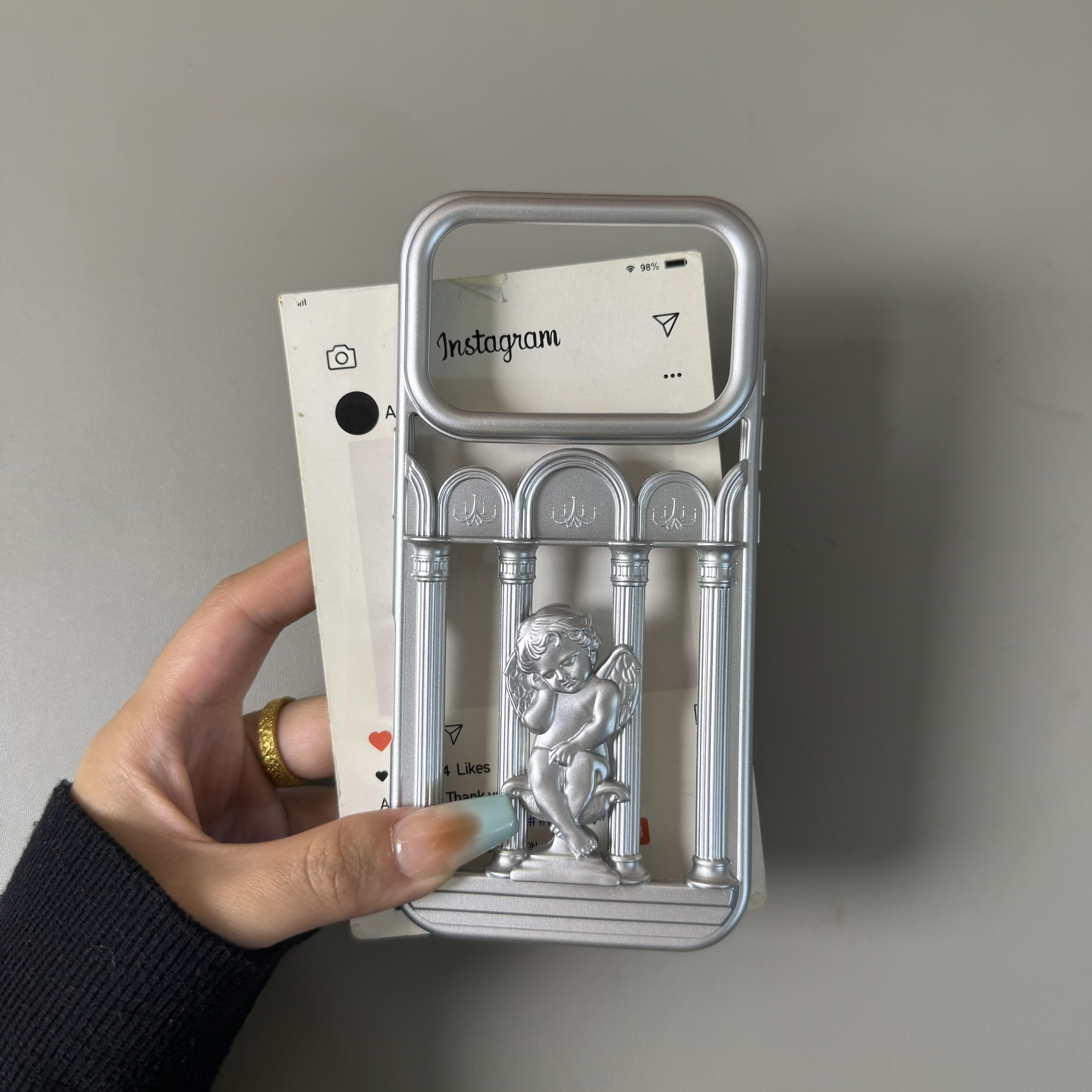 银灰色祈祷天使镂空散热壳适用iPhone17手机壳16proma