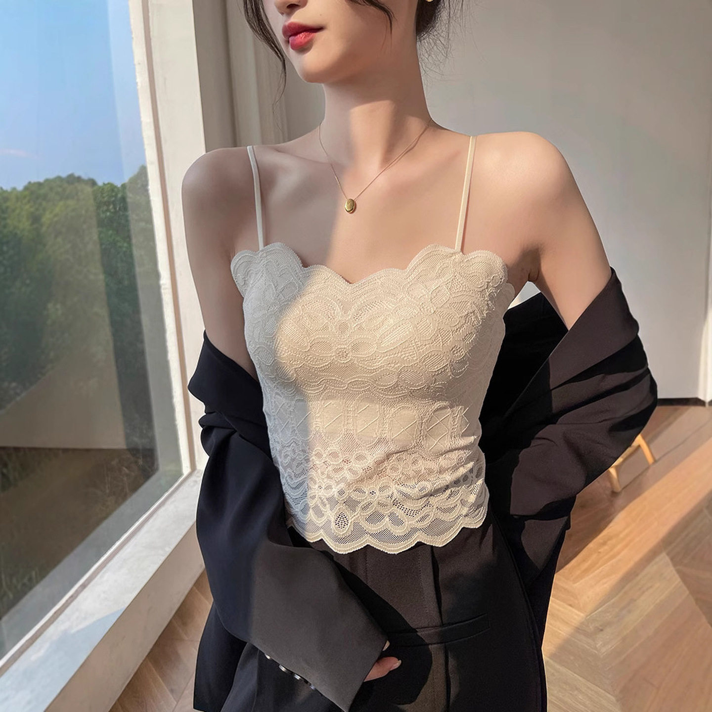 白色蕾丝吊带背心女2026新款夏季带胸垫美背外穿性感打底内搭上衣
