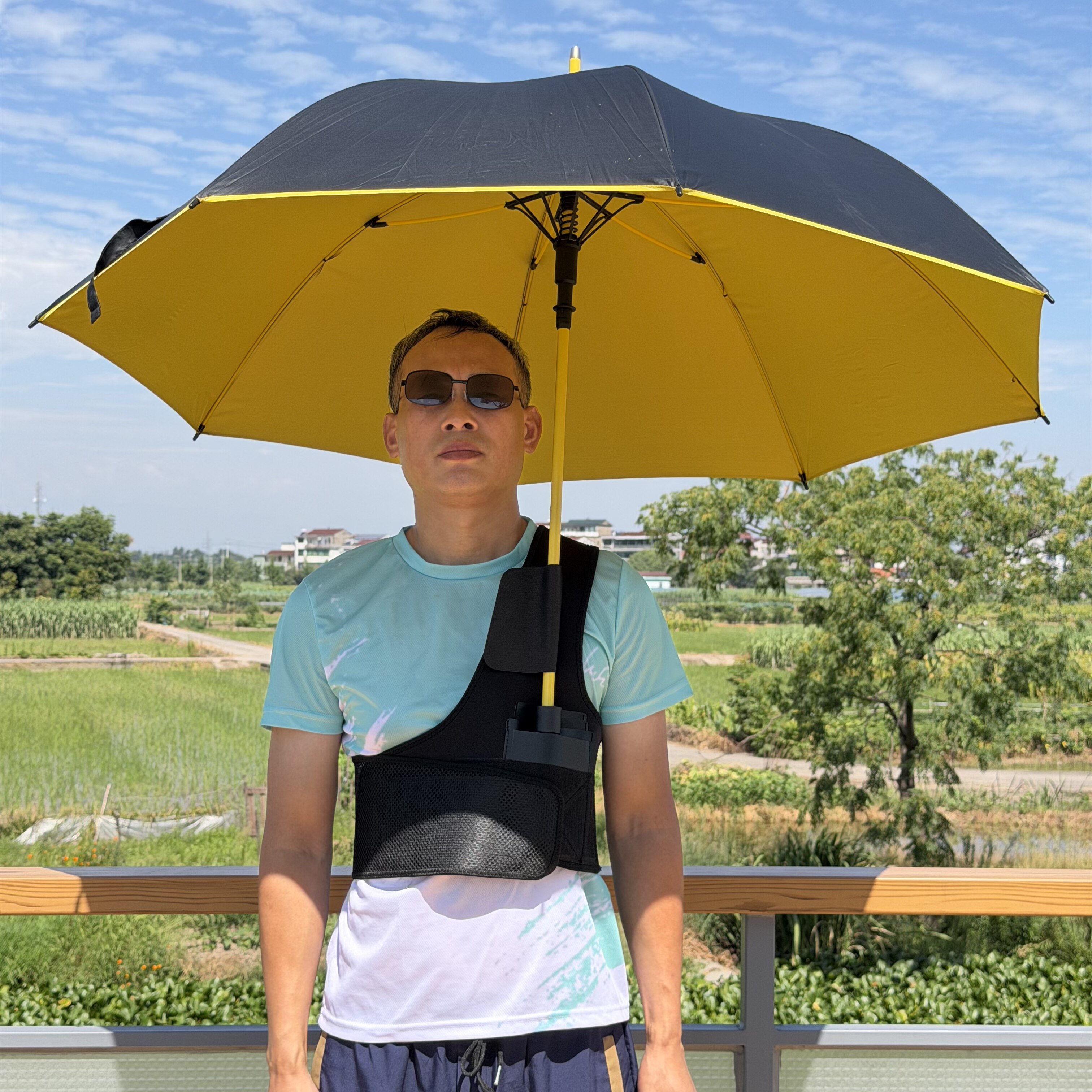 免手持雨伞支架胸前插伞肩带采茶钓鱼导游旗背负解放双手打伞神器