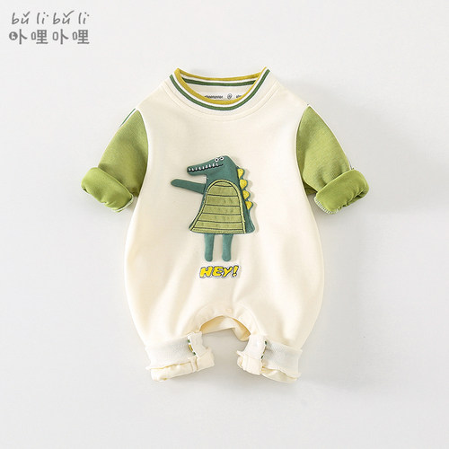 裆部暗扣开合，方便穿脱